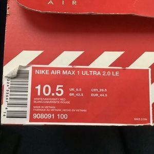 I’m selling a pair of Air Max 1